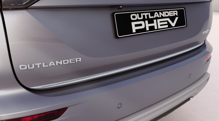 Nové Mitsubishi OUTLANDER PHEV - ochranná lišta spodní hrany pátých dveří