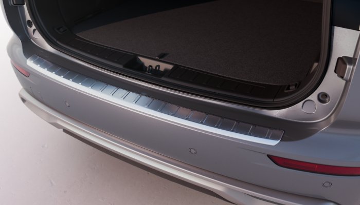 Nové Mitsubishi OUTLANDER PHEV - ochranná lišta zadního nárazníku